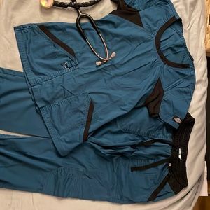 Dickies women’s scrubs.  Super cute and comfy!  Teal, size XS.